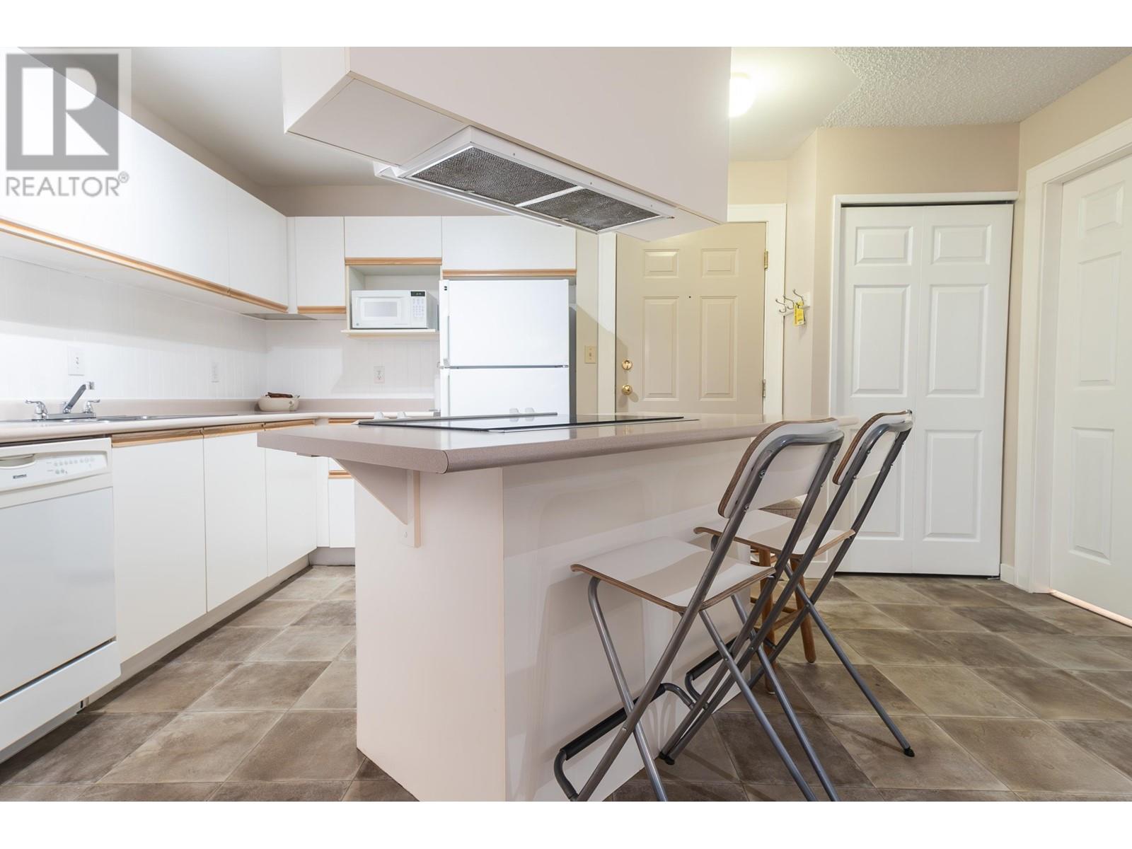 A109 40100 WILLOW CRESCENT, Squamish