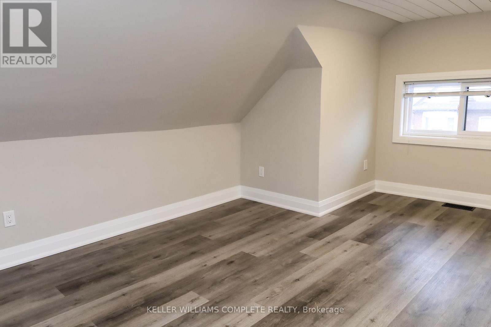 Photo 12 of 574 Cannon Street E, Hamilton ON