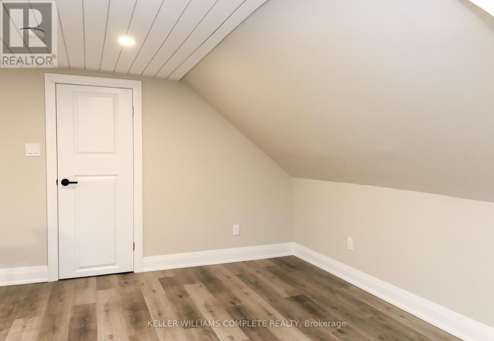 Photo 10 of 574 Cannon Street E, Hamilton ON