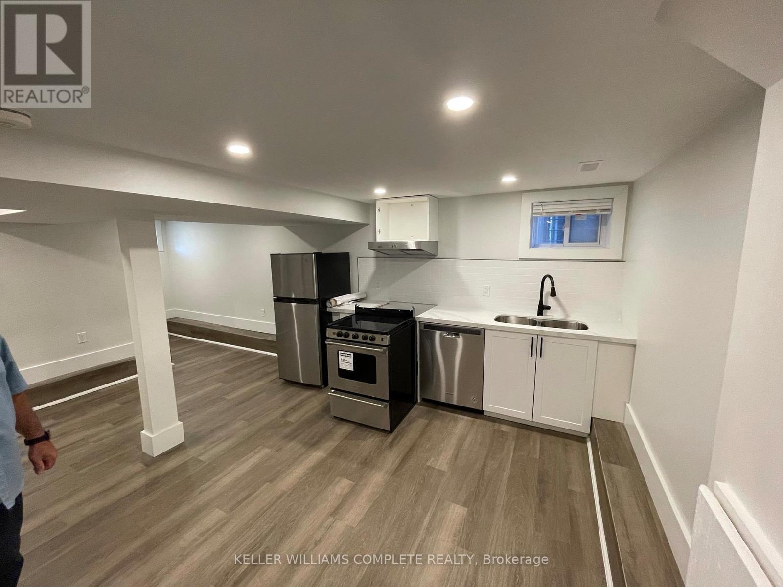 Photo 4 of 574 Cannon Street E, Hamilton ON