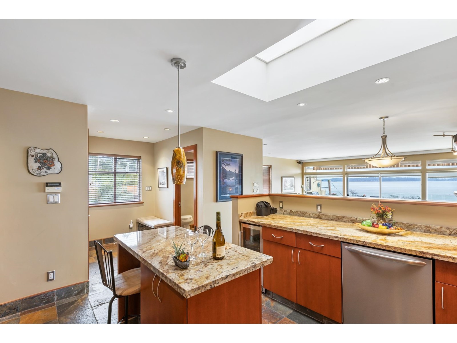1235 OXFORD STREET, White Rock real estate listing R2983043