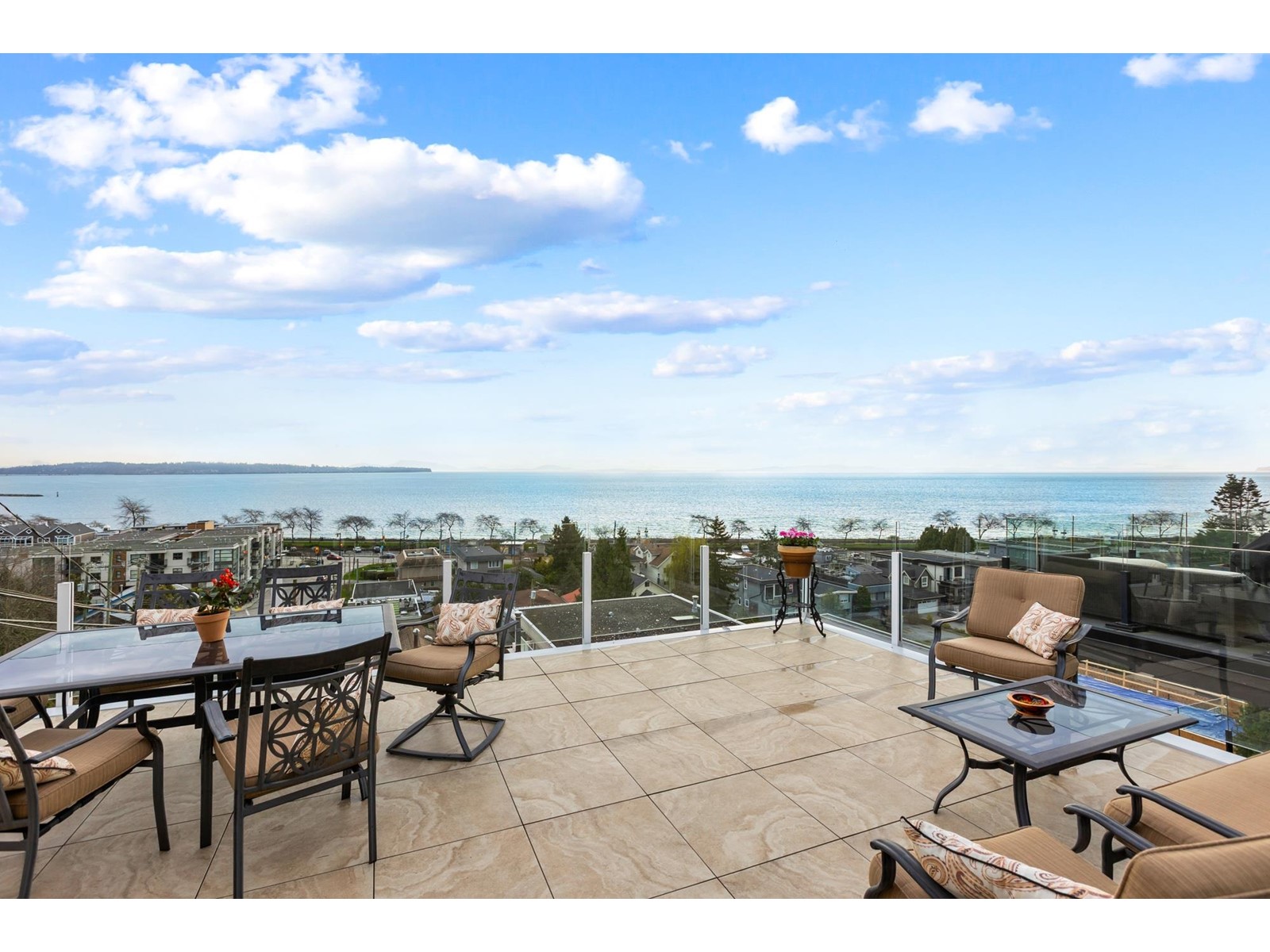 1235 OXFORD STREET, White Rock real estate listing R2983043