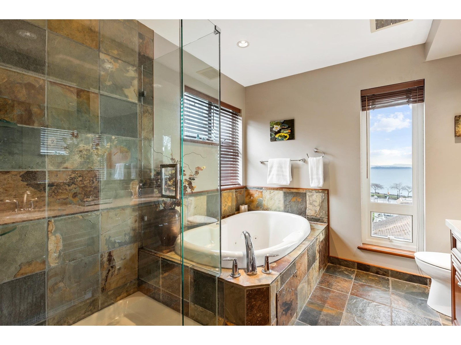 1235 OXFORD STREET, White Rock real estate listing R2983043