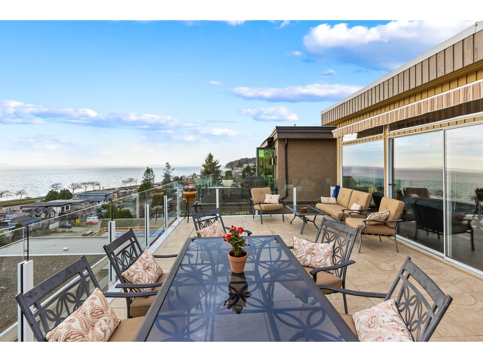 1235 OXFORD STREET, White Rock real estate listing R2983043