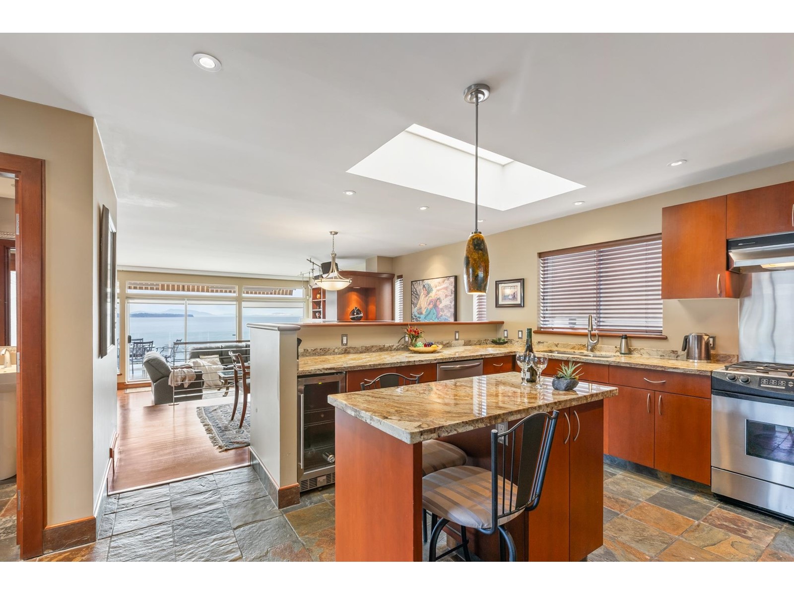 1235 OXFORD STREET, White Rock real estate listing R2983043