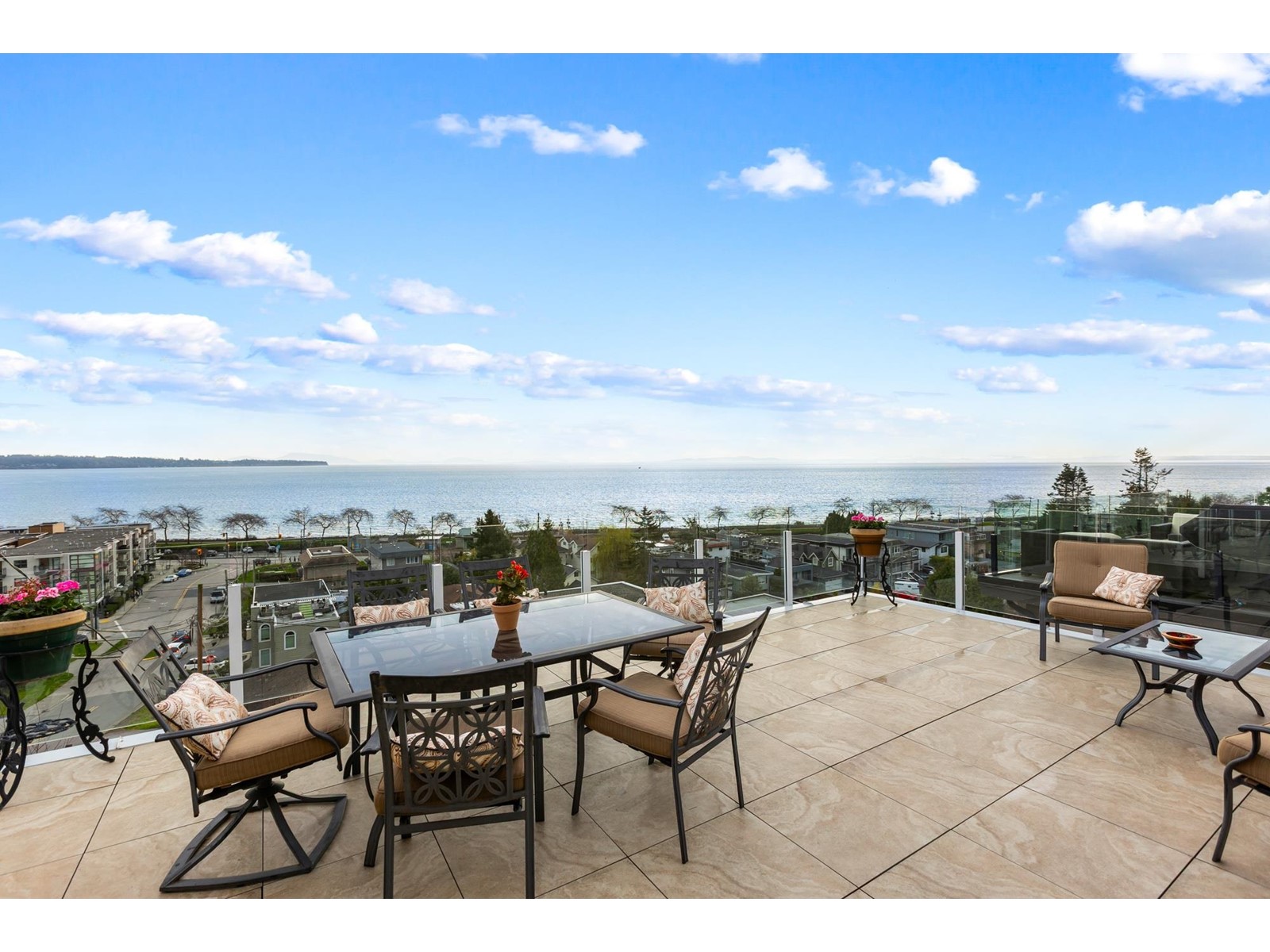 1235 OXFORD STREET, White Rock real estate listing for sale