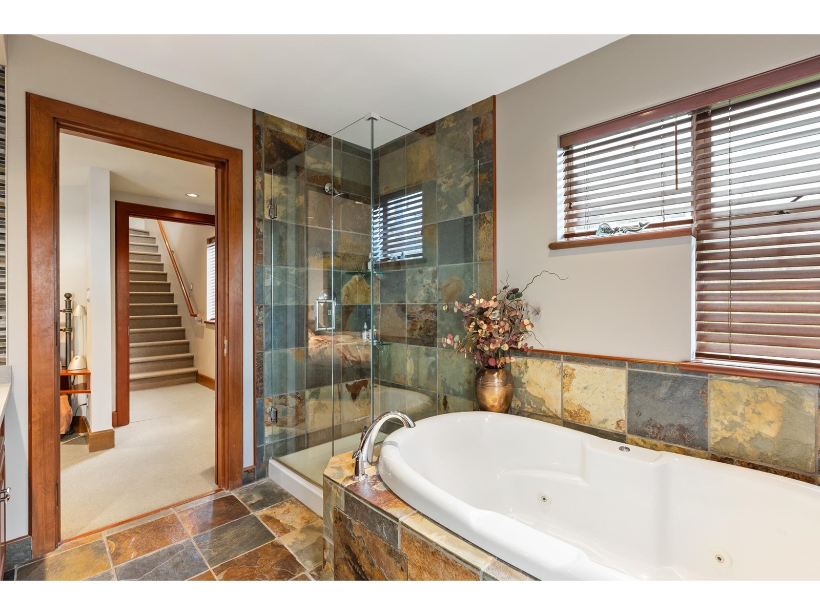 1235 OXFORD STREET, White Rock real estate listing R2983043