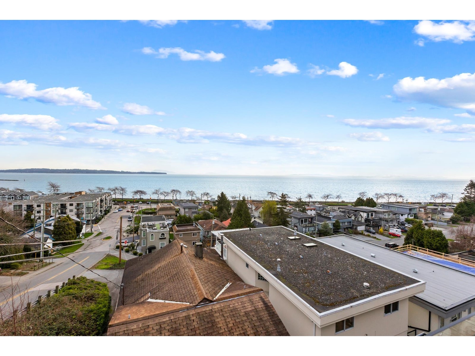 1235 OXFORD STREET, White Rock real estate listing R2983043