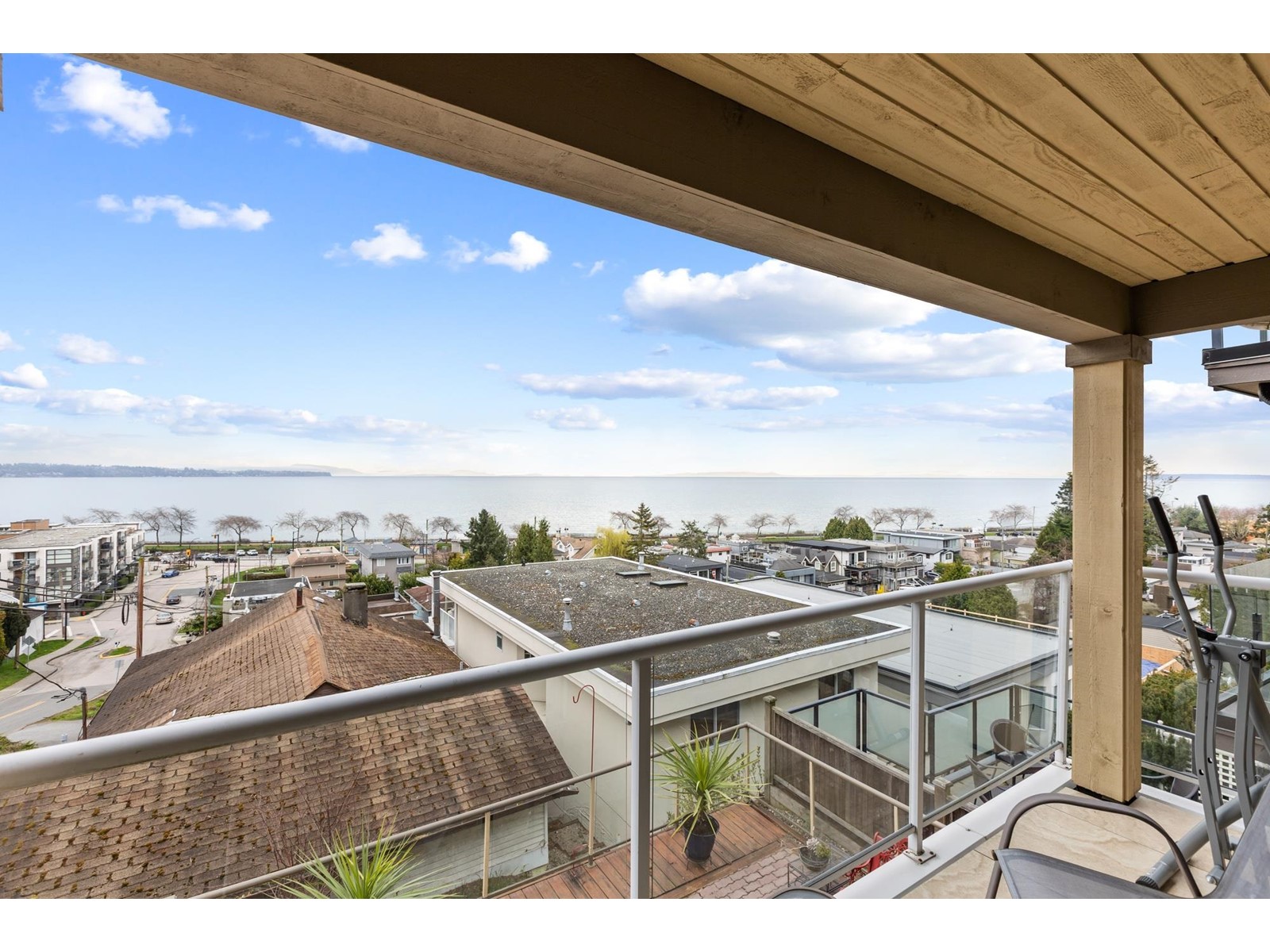 1235 OXFORD STREET, White Rock real estate listing R2983043