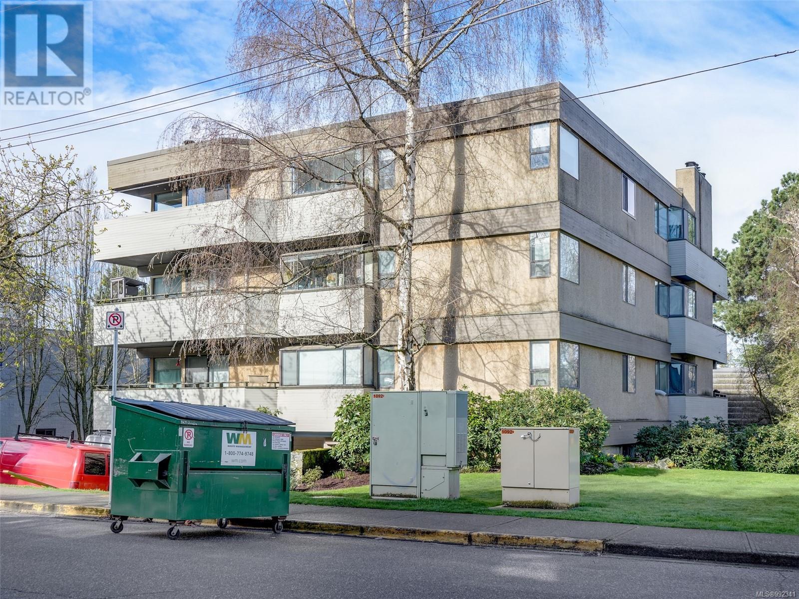 201 3274 Glasgow Avenue, Saanich