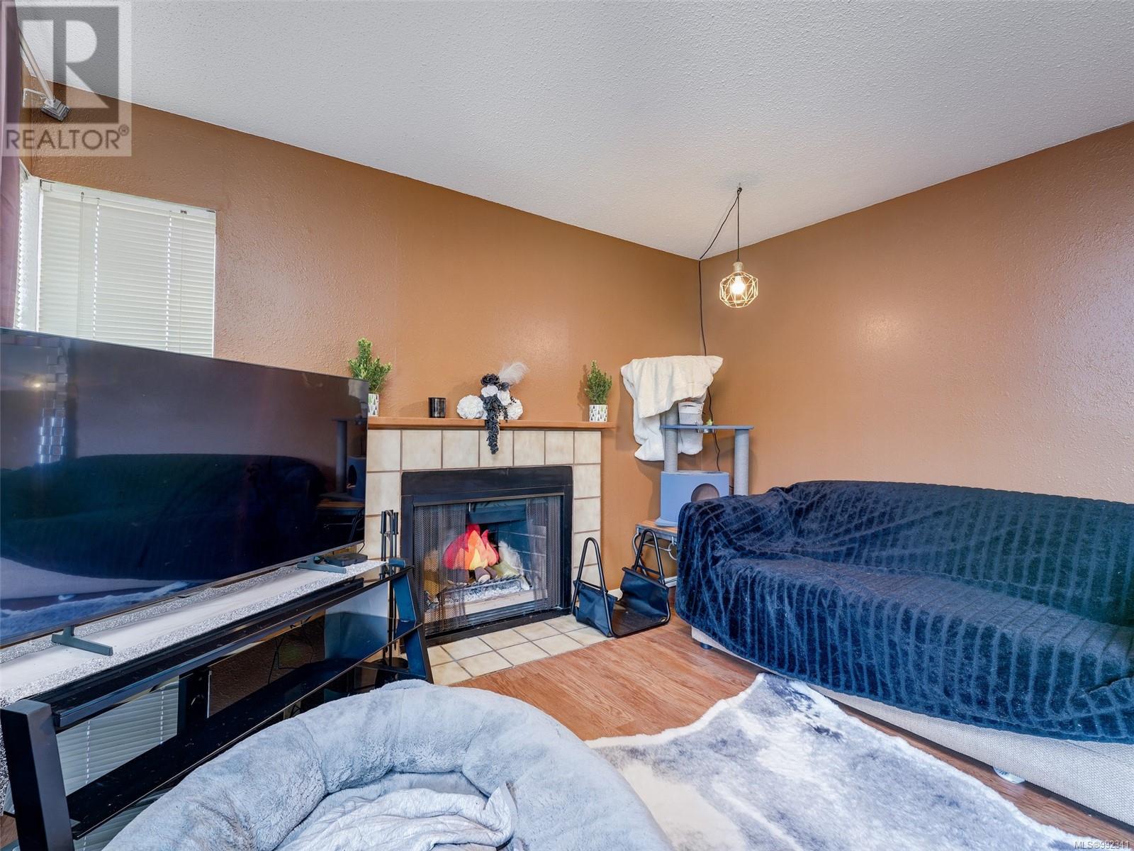 201 3274 Glasgow Avenue, Saanich