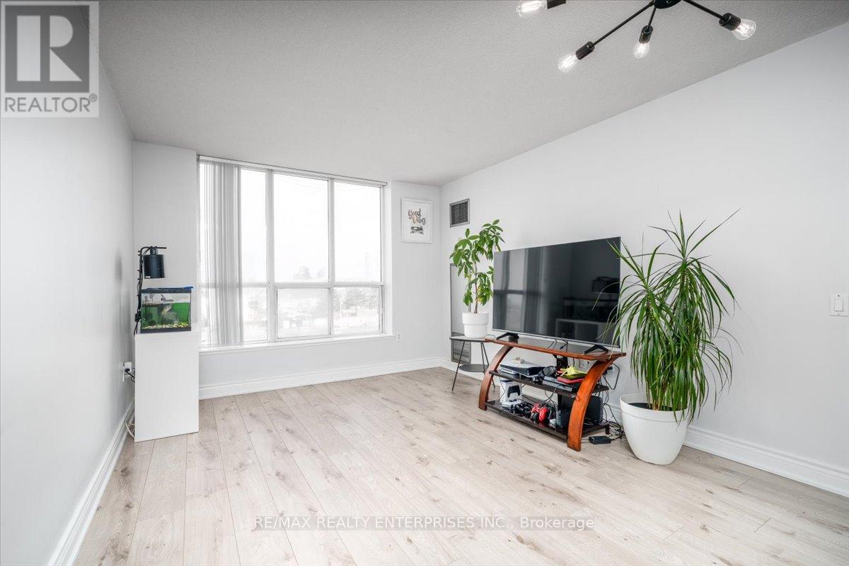 Photo 11 of 506 21 Overlea Boulevard, Toronto ON