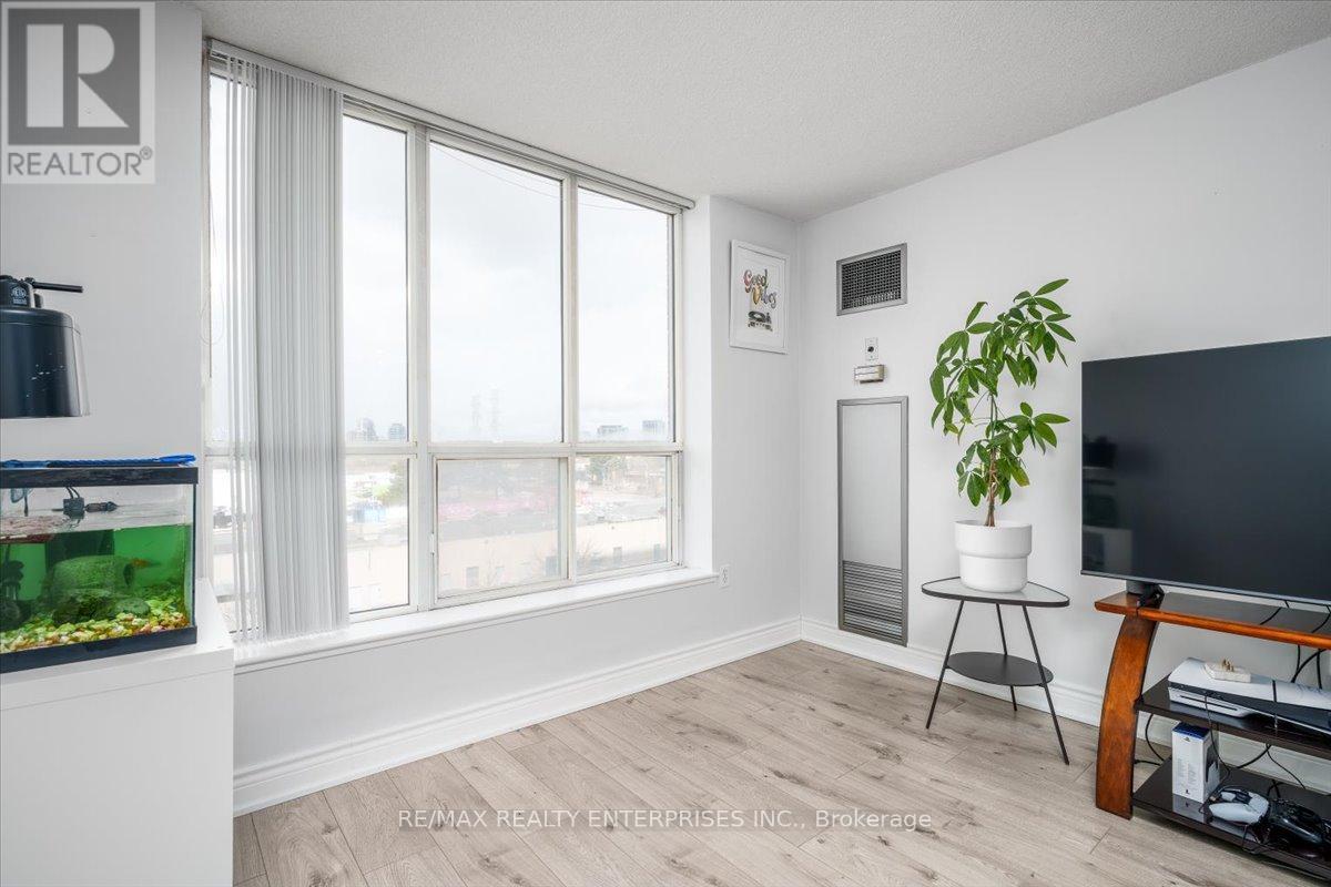 Photo 12 of 506 21 Overlea Boulevard, Toronto ON