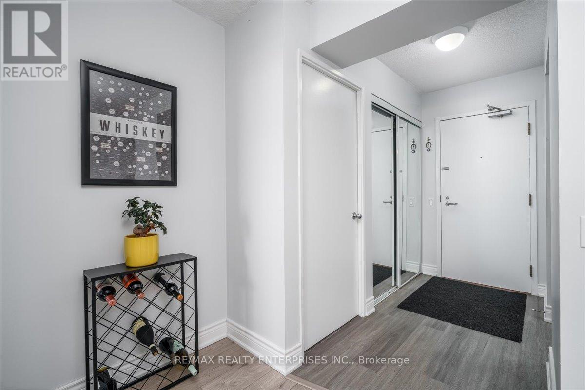Photo 3 of 506 21 Overlea Boulevard, Toronto ON