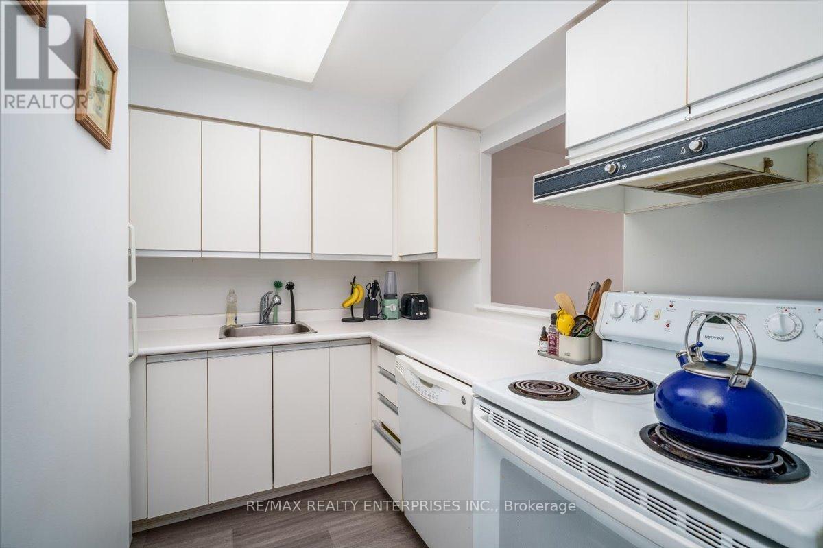 Photo 4 of 506 21 Overlea Boulevard, Toronto ON