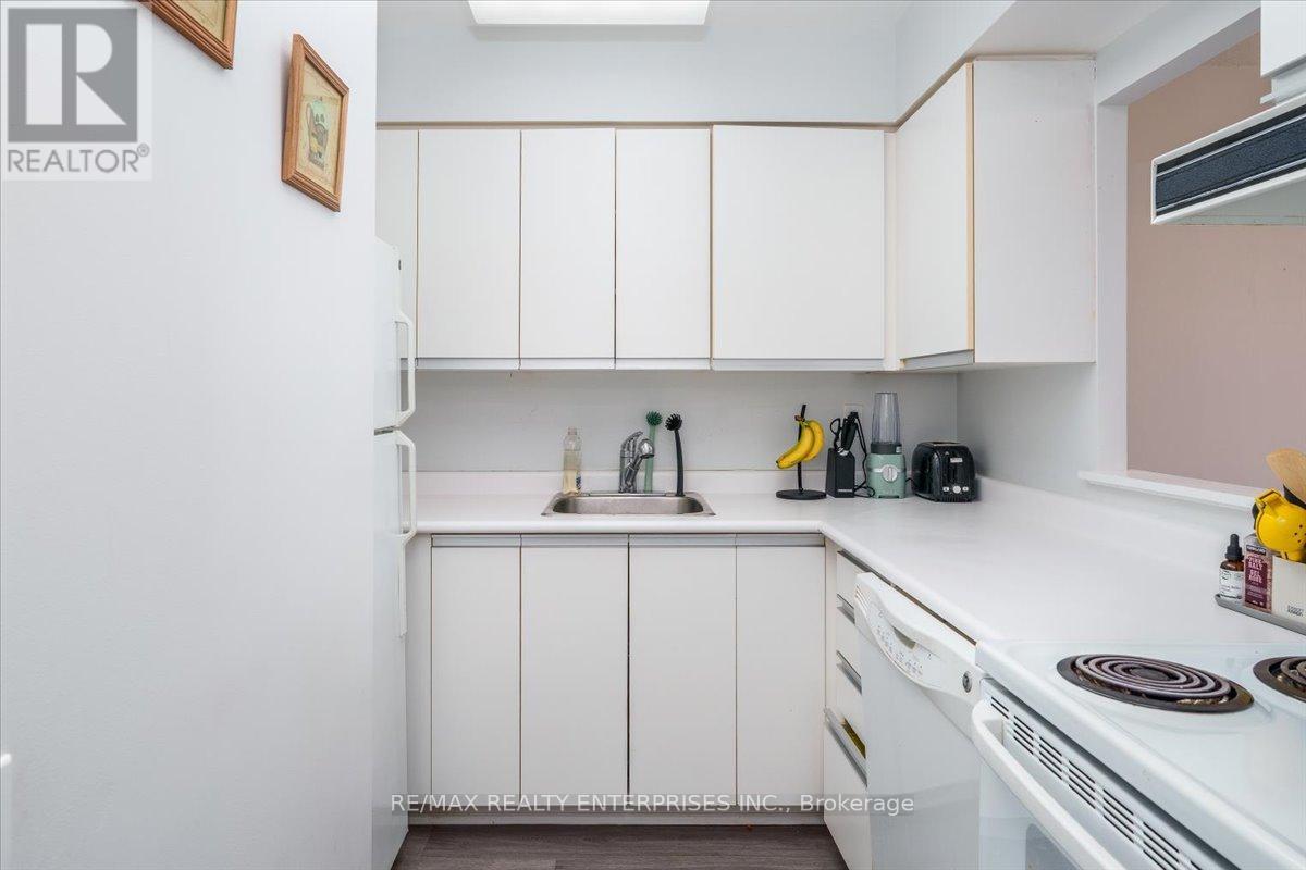 Photo 5 of 506 21 Overlea Boulevard, Toronto ON
