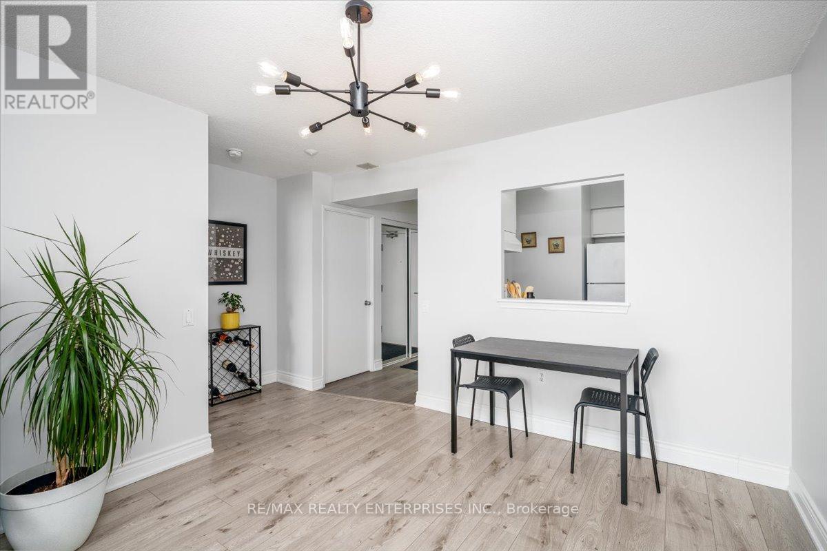 Photo 6 of 506 21 Overlea Boulevard, Toronto ON