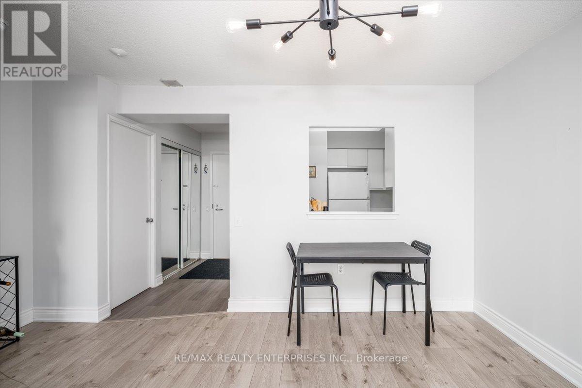 Photo 7 of 506 21 Overlea Boulevard, Toronto ON