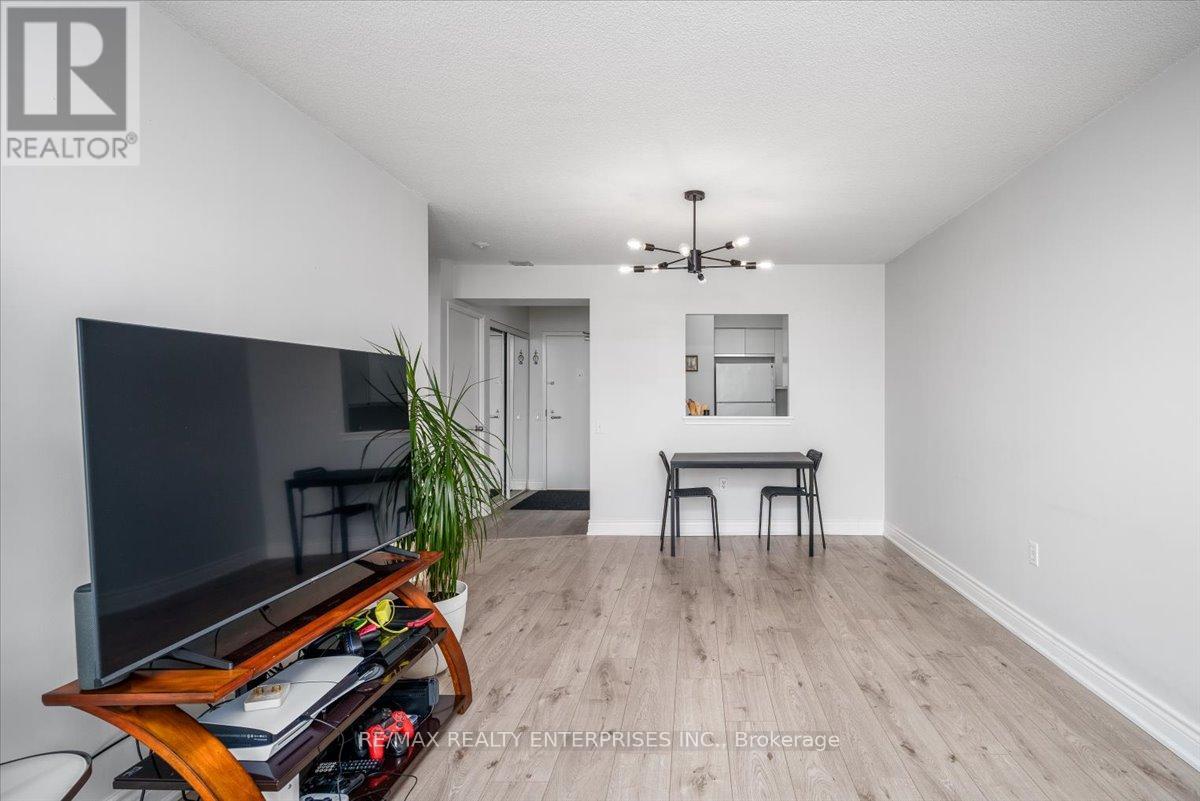 Photo 8 of 506 21 Overlea Boulevard, Toronto ON