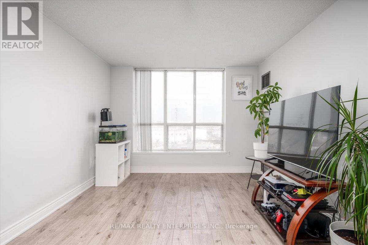 Photo 9 of 506 21 Overlea Boulevard, Toronto ON