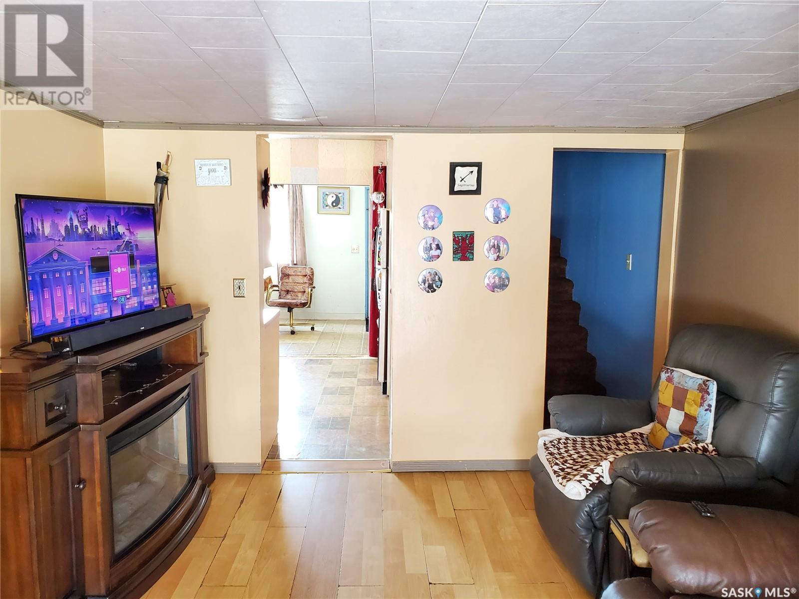 Photo 13 of 321 1st Street W, Ponteix SK