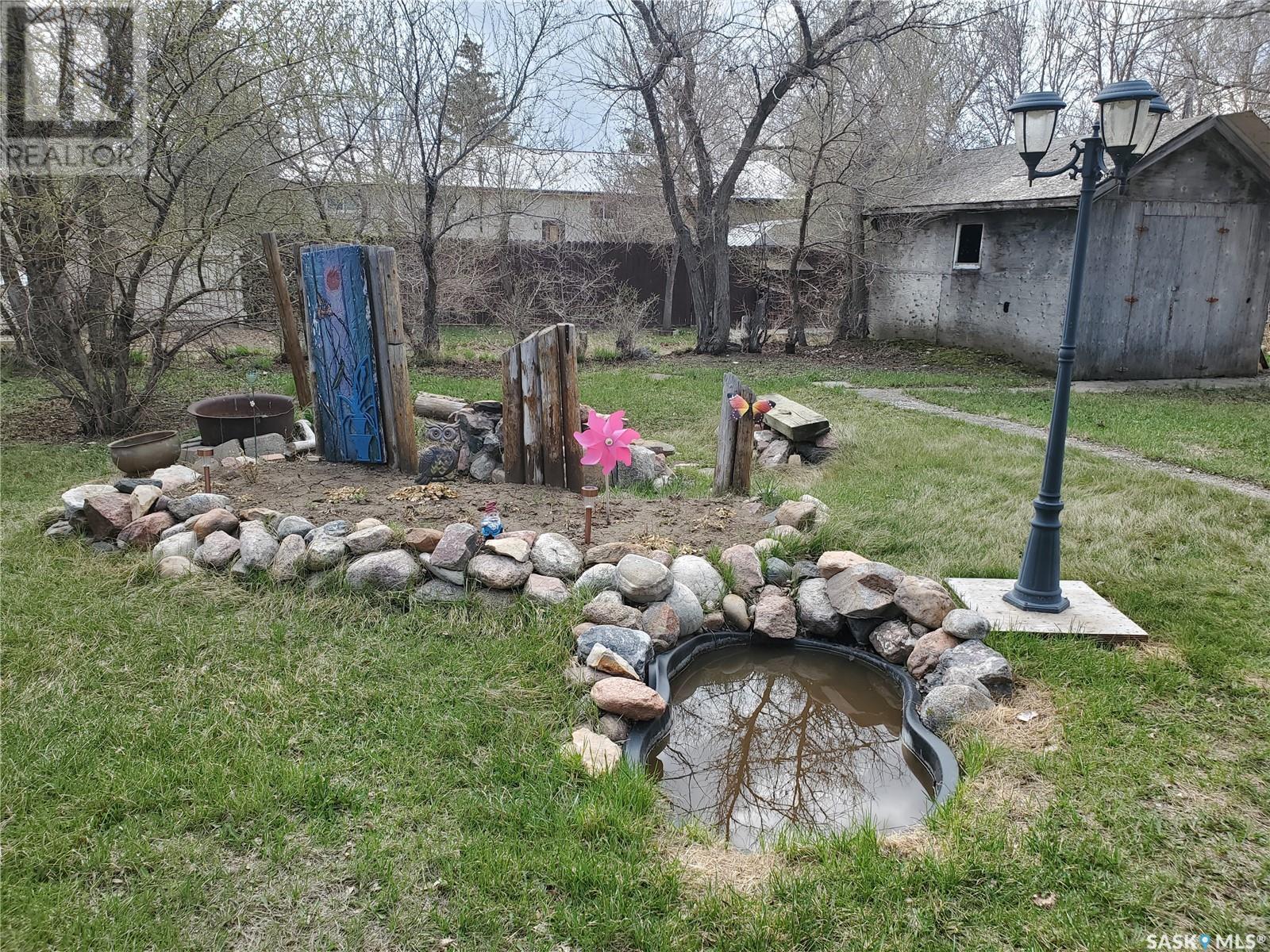 Photo 37 of 321 1st Street W, Ponteix SK