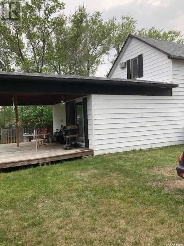 Photo 40 of 321 1st Street W, Ponteix SK