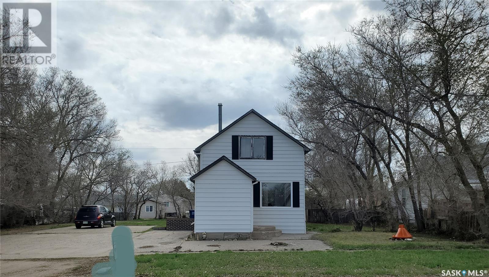 Photo 44 of 321 1st Street W, Ponteix SK
