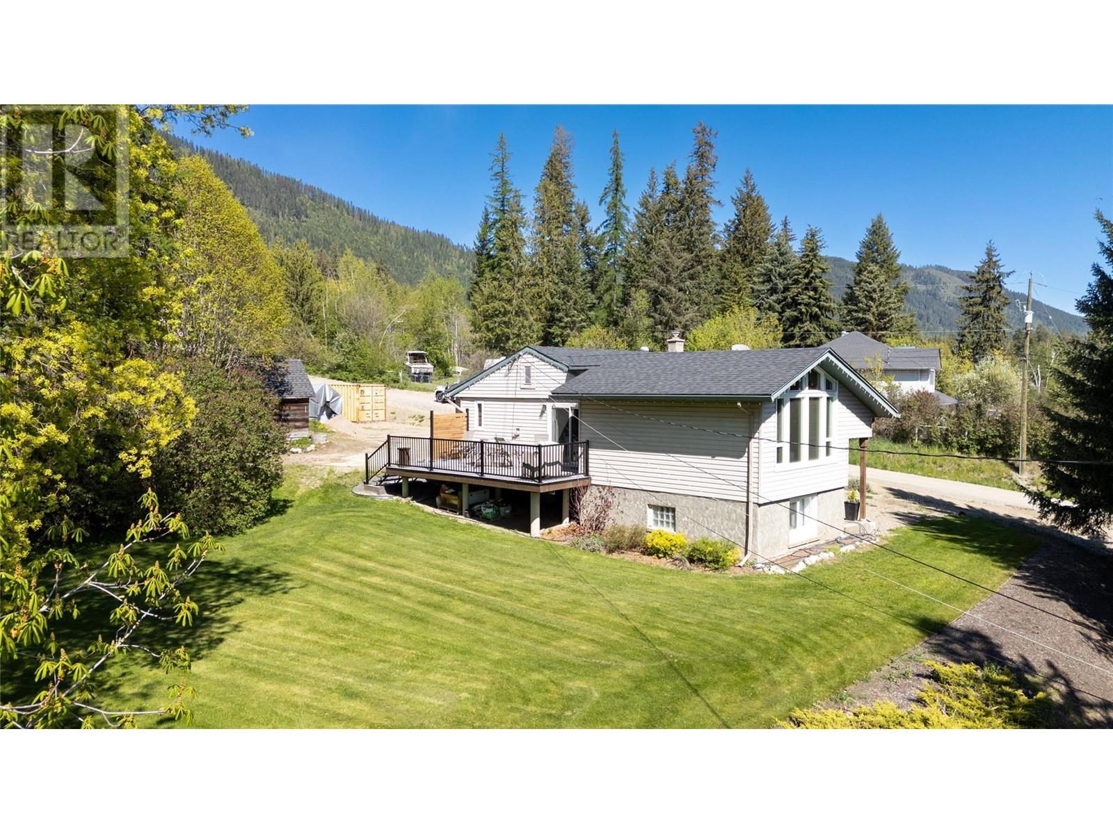 2506 Shuswap Avenue, Lumby