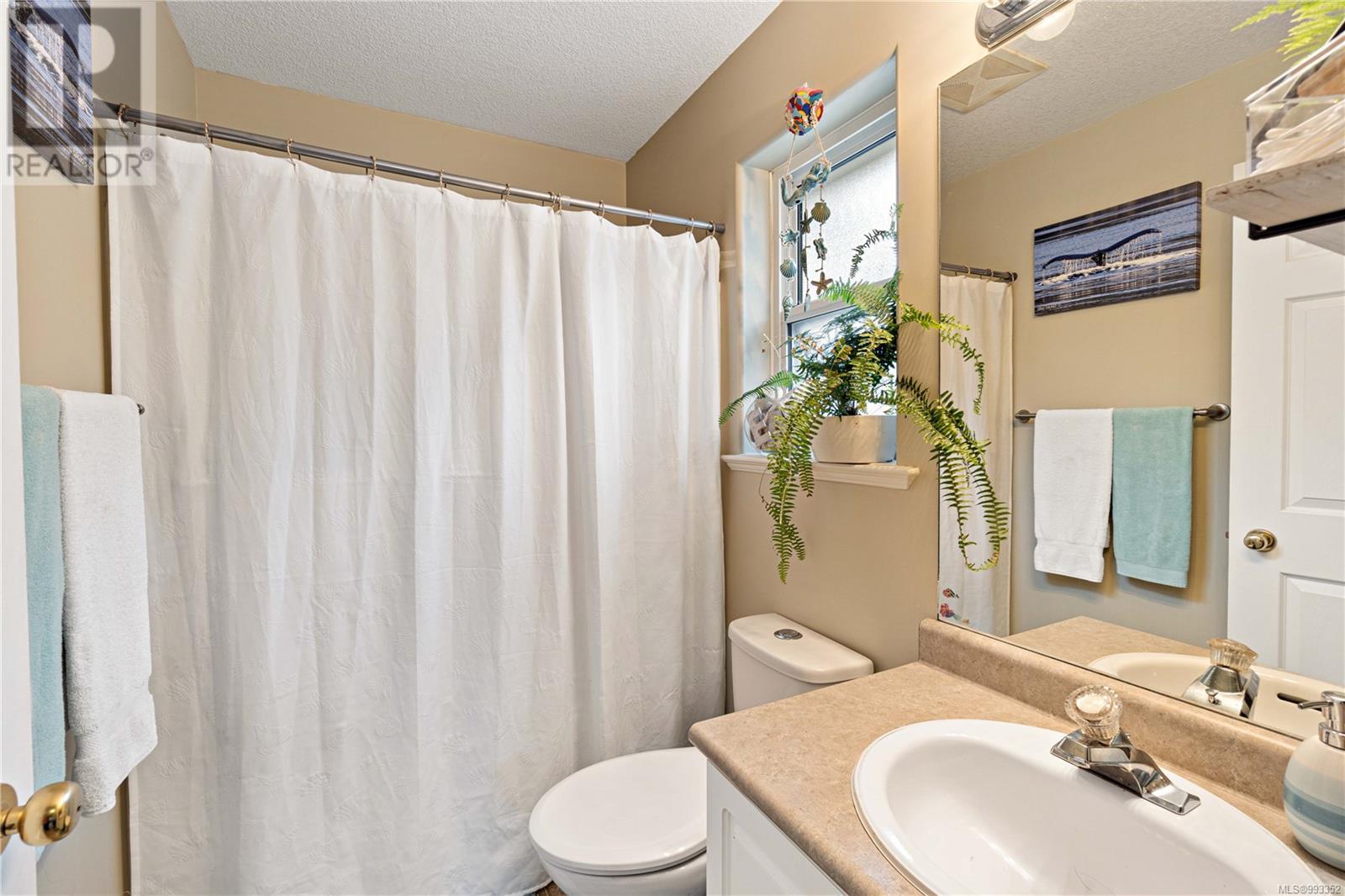 1394/1396 Graham Cres, Nanaimo real estate listing 993352