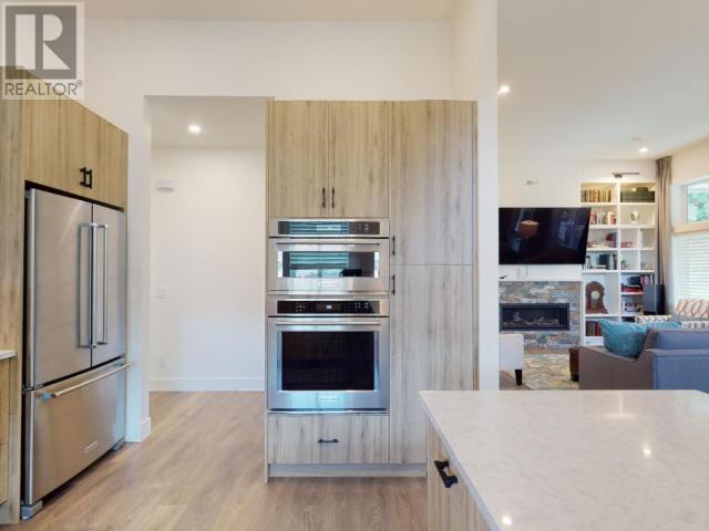 4048 SATURNA AVE, Powell River