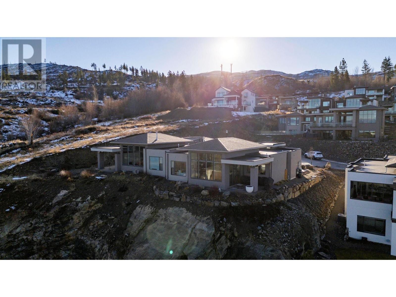  484 Sparrow Hawk Court, Kelowna