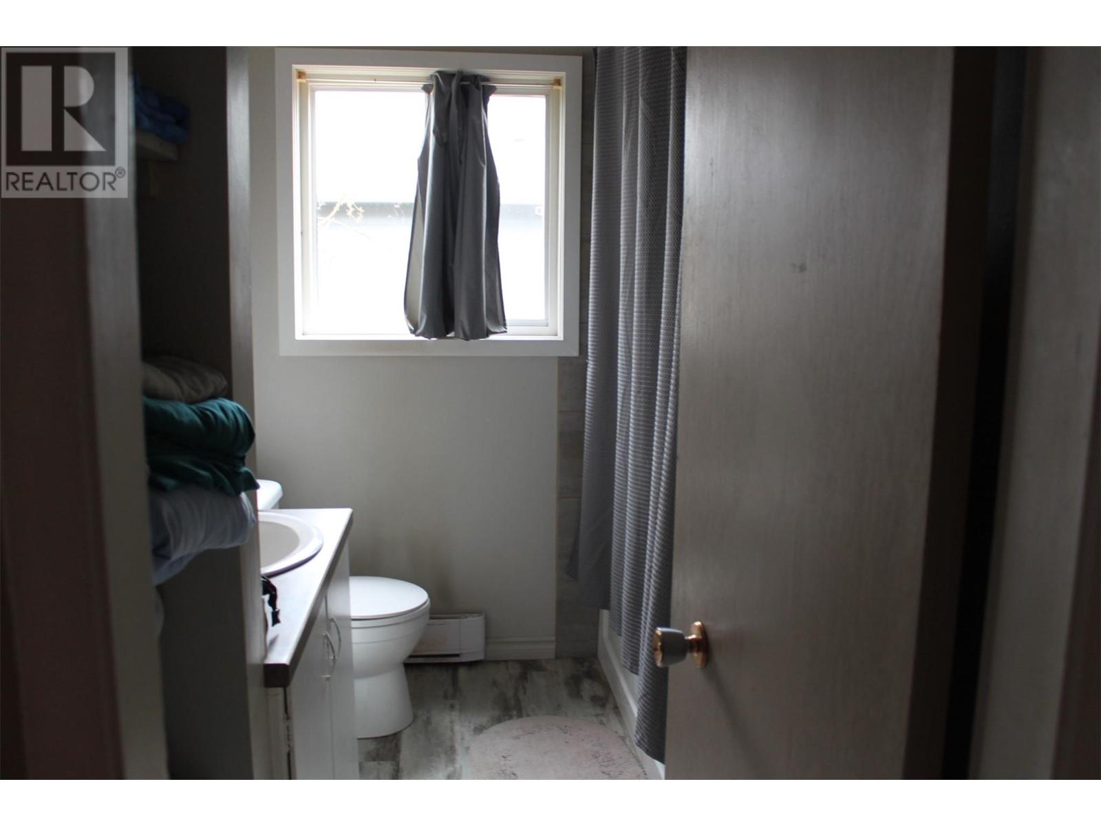 208 Nelson Avenue Unit# 1-4, Nakusp