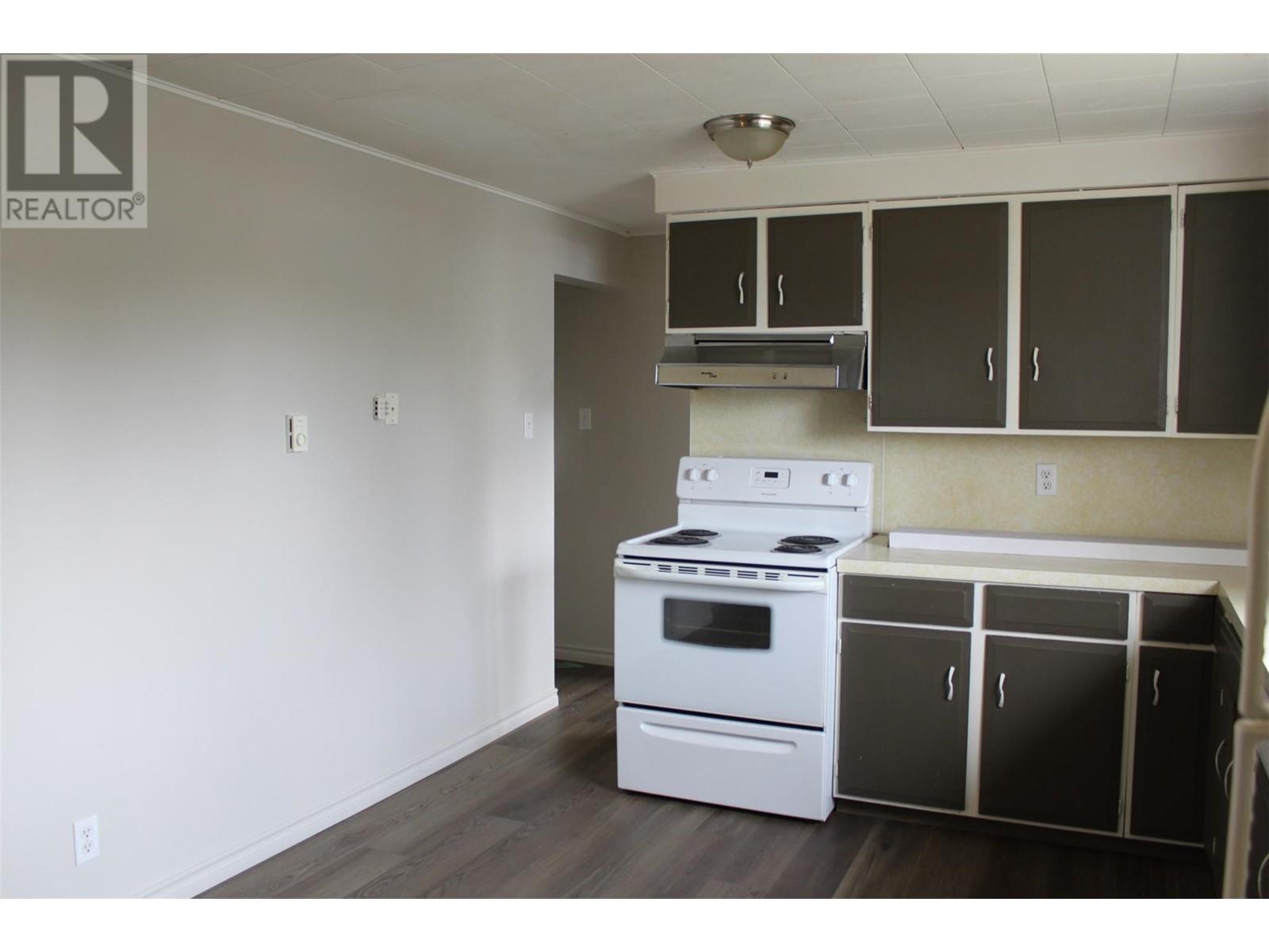 208 Nelson Avenue Unit# 1-4, Nakusp