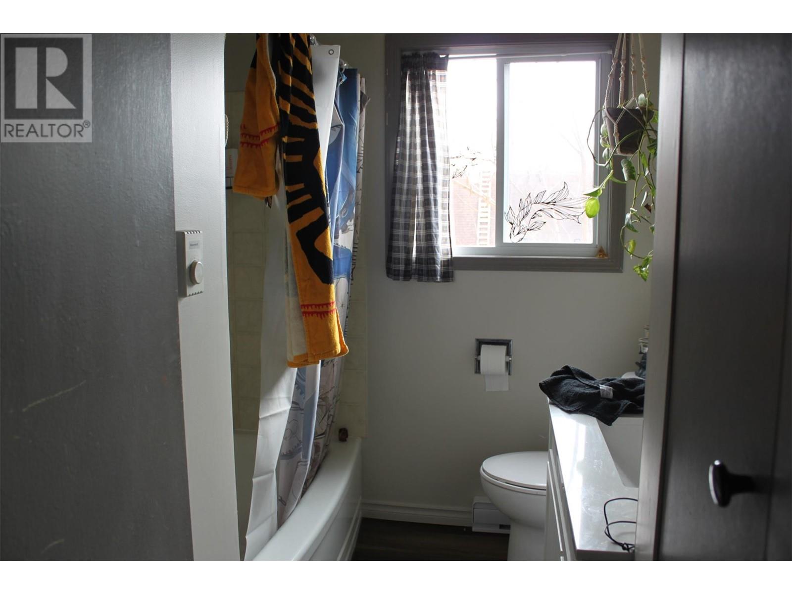 208 Nelson Avenue Unit# 1-4, Nakusp