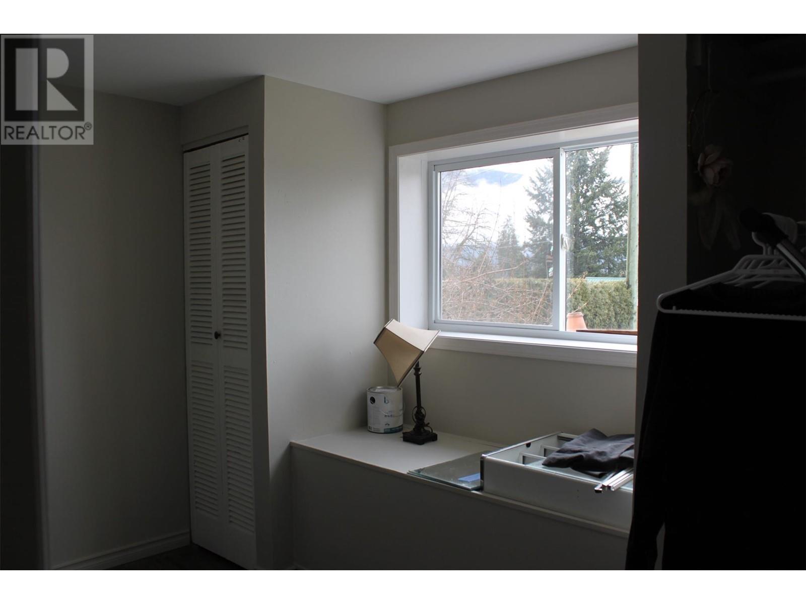 208 Nelson Avenue Unit# 1-4, Nakusp