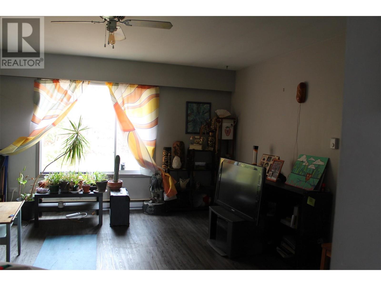 208 Nelson Avenue Unit# 1-4, Nakusp