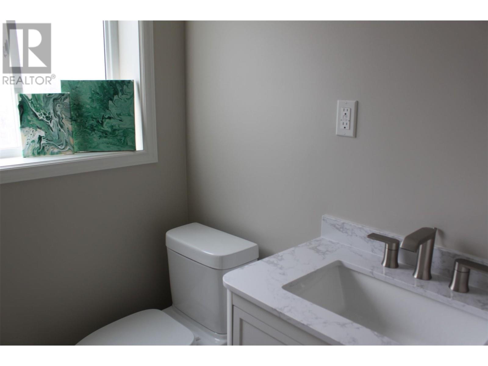 208 Nelson Avenue Unit# 1-4, Nakusp