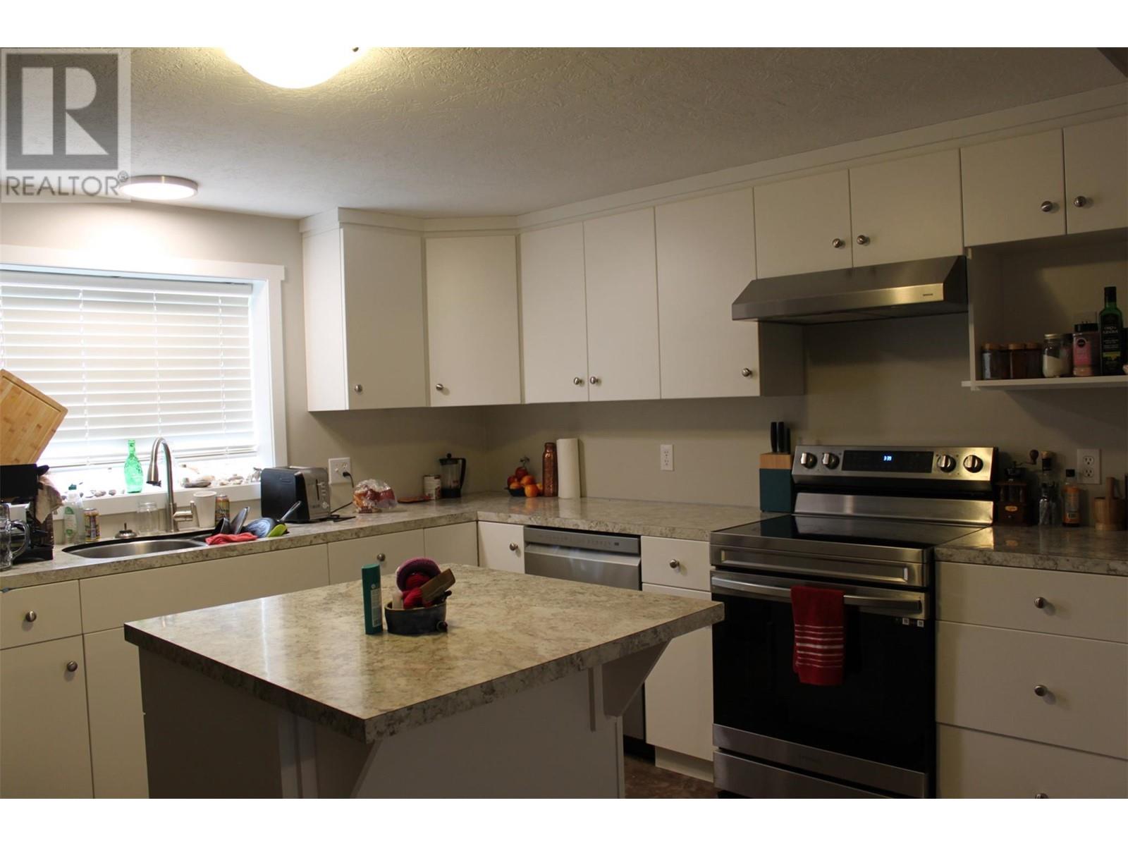 208 Nelson Avenue Unit# 1-4, Nakusp