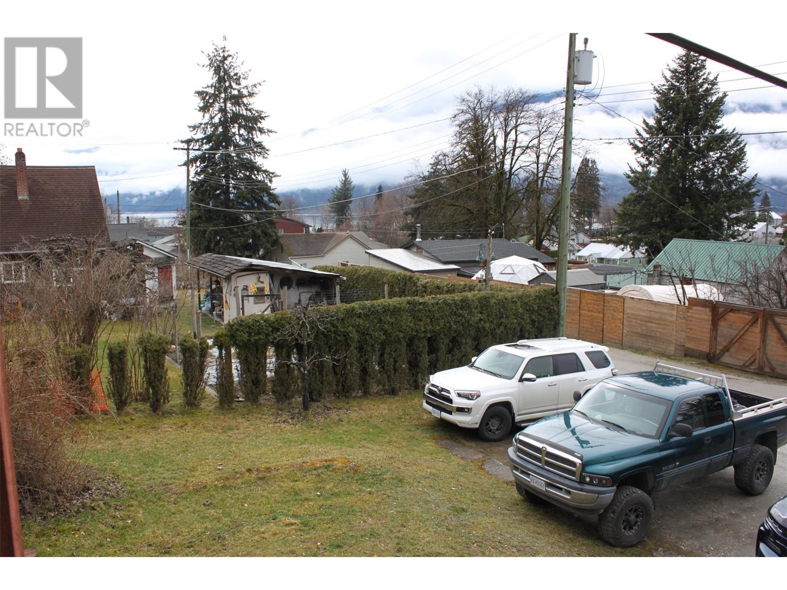 208 Nelson Avenue Unit# 1-4, Nakusp