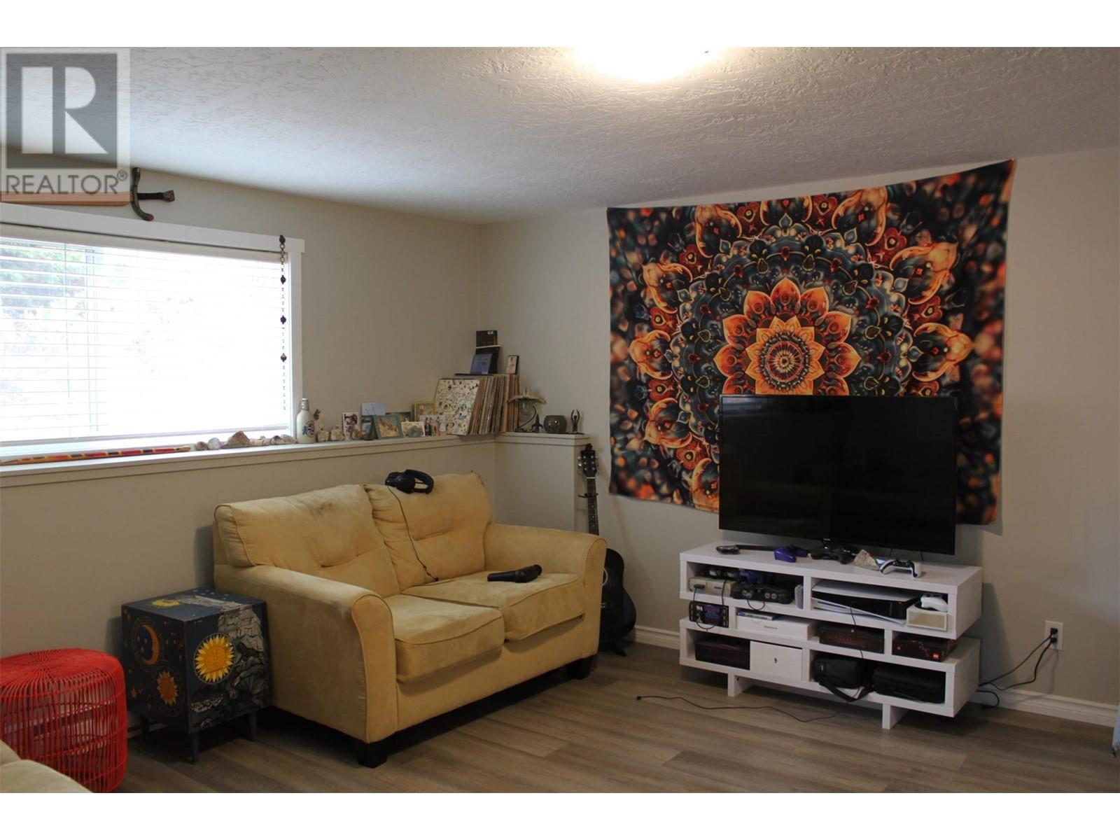 208 Nelson Avenue Unit# 1-4, Nakusp