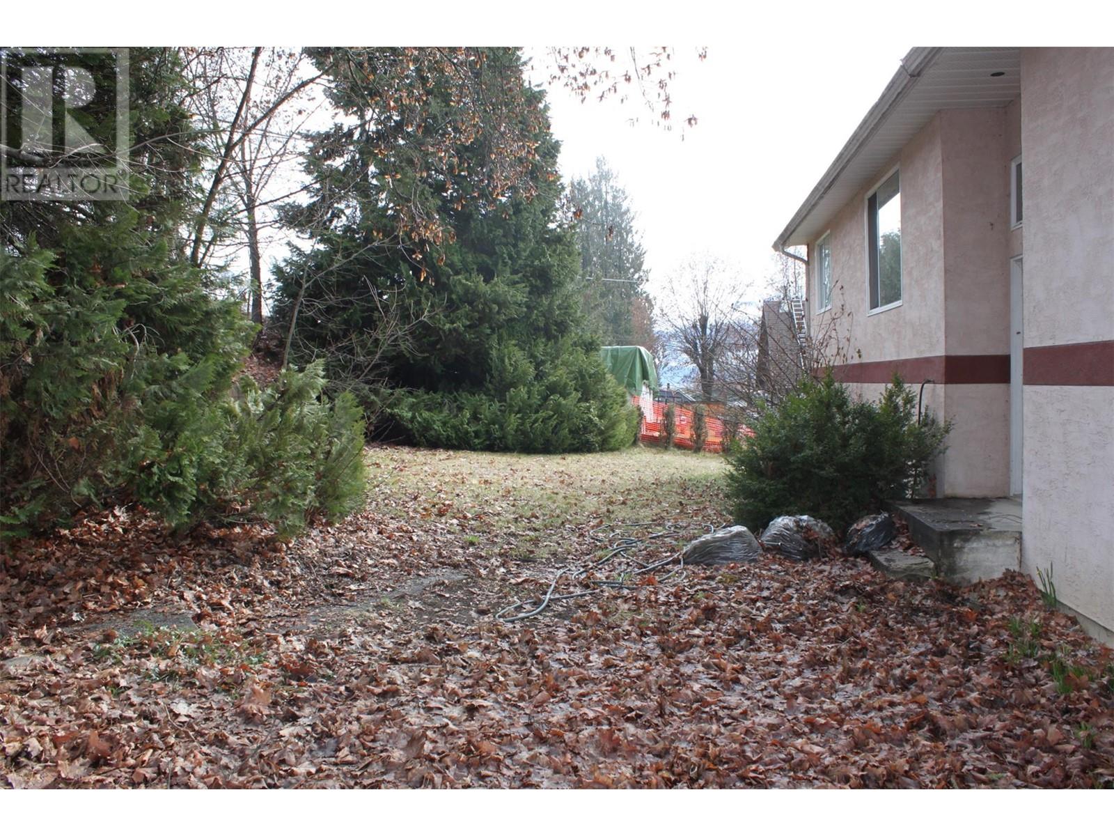 208 Nelson Avenue Unit# 1-4, Nakusp