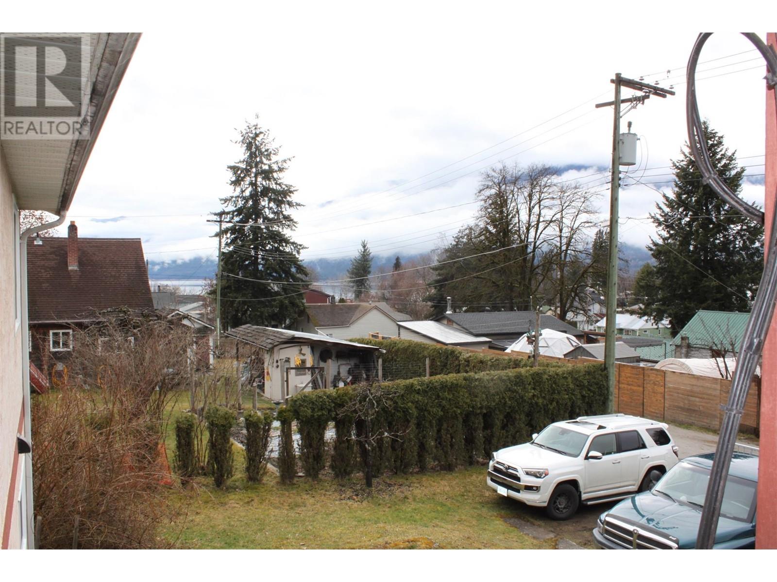 208 Nelson Avenue Unit# 1-4, Nakusp