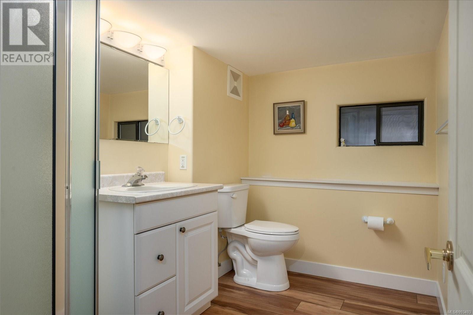 631 Sanderson Rd, Parksville