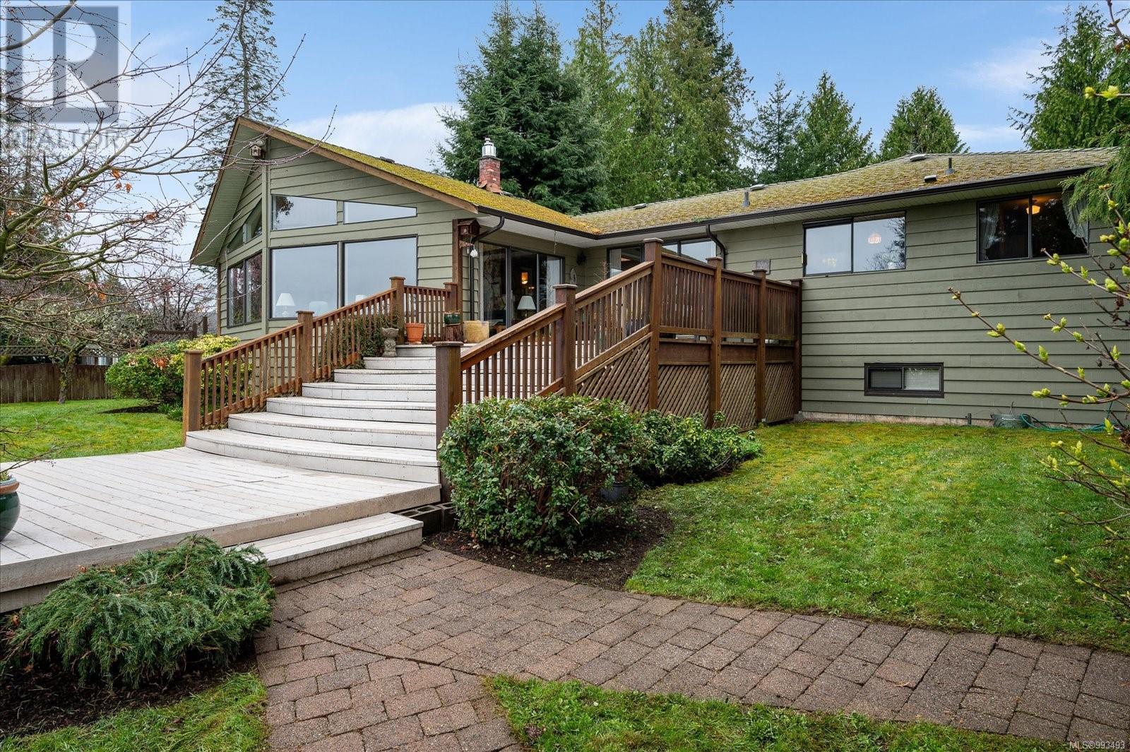 631 Sanderson Rd, Parksville