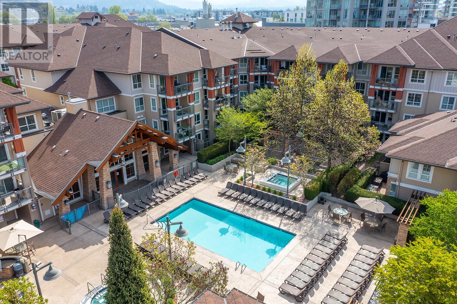 105 1093 Sunset Drive, Kelowna