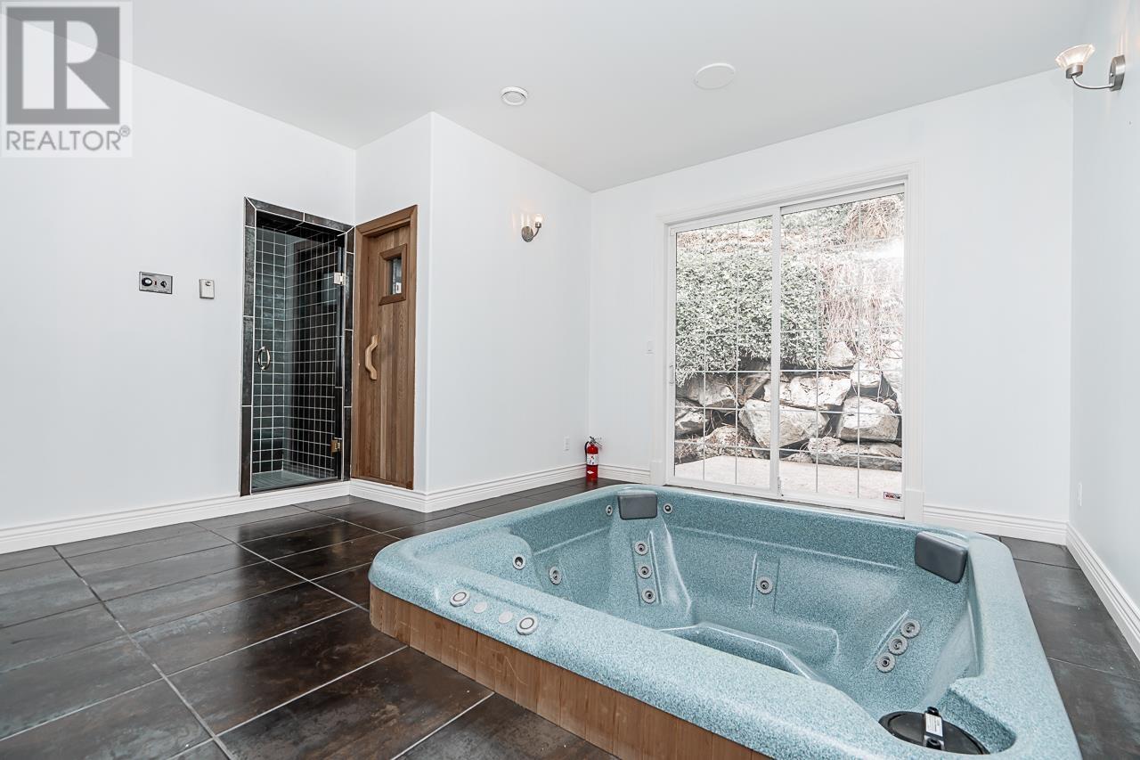 241 BAYVIEW ROAD, Lions Bay