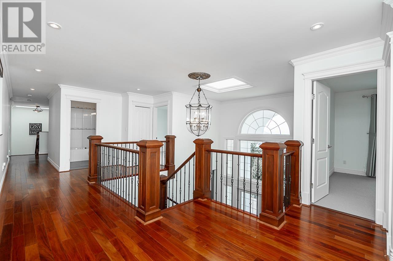 241 BAYVIEW ROAD, Lions Bay