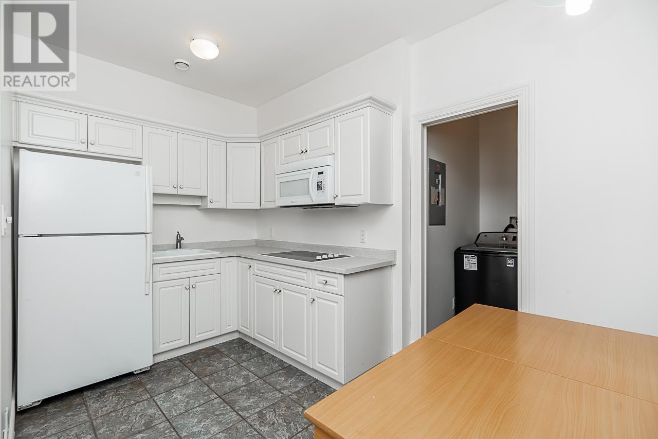 241 BAYVIEW ROAD, Lions Bay