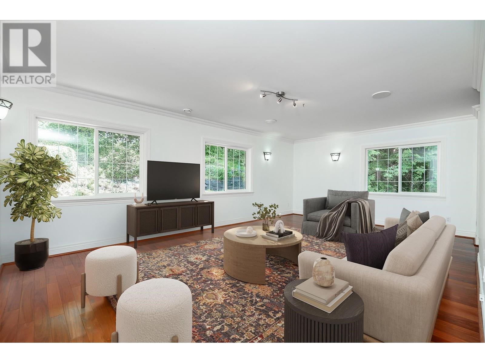 241 BAYVIEW ROAD, Lions Bay